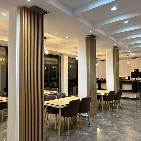 Hotel Verzaci Rinas Exterior photo